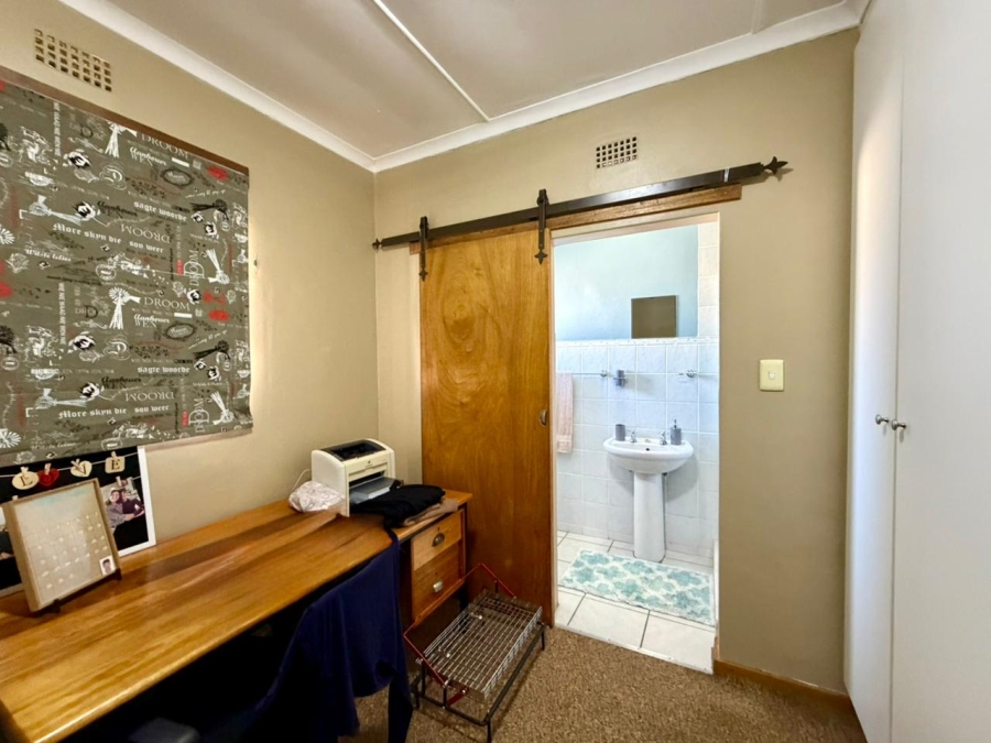 7 Bedroom Property for Sale in Oudtshoorn South Western Cape